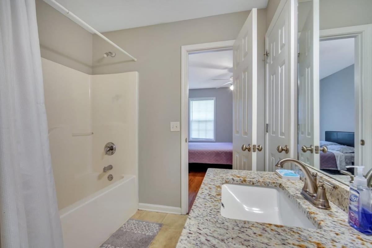 Charming Gray Home- 5 Mins From Gsu! Statesboro Bagian luar foto