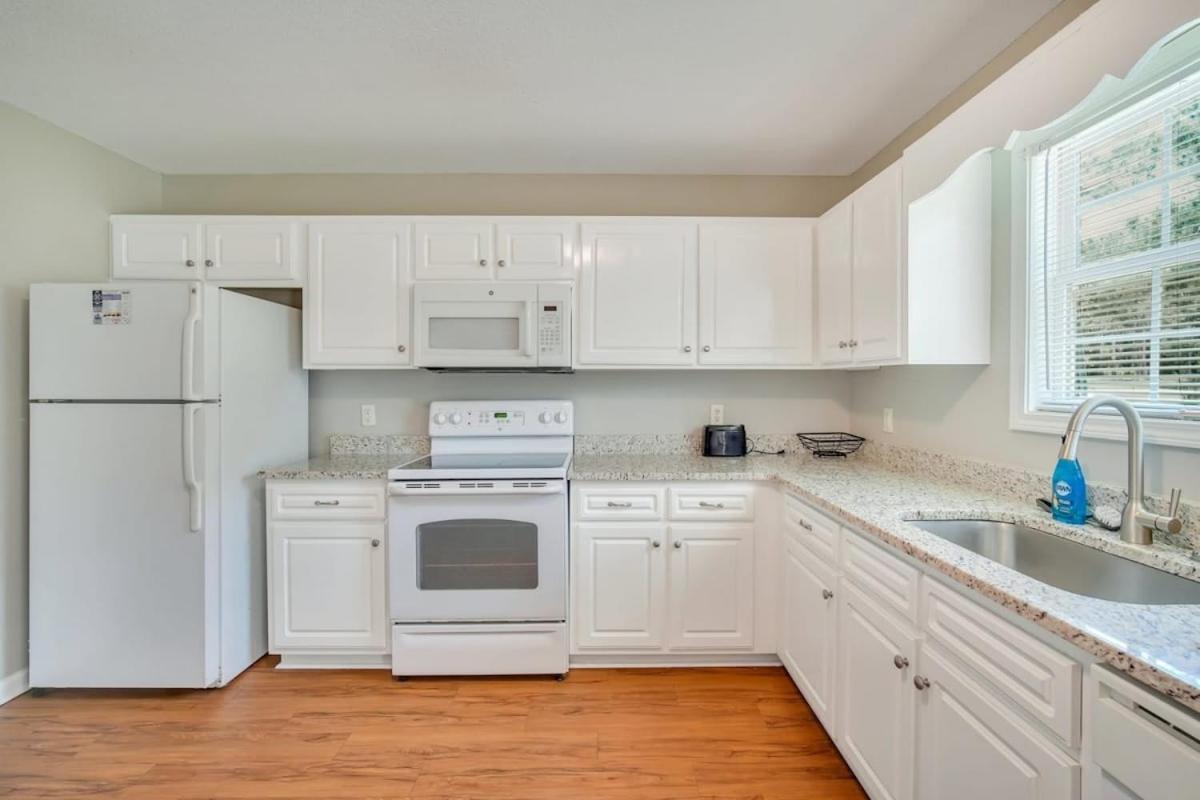 Charming Gray Home- 5 Mins From Gsu! Statesboro Bagian luar foto