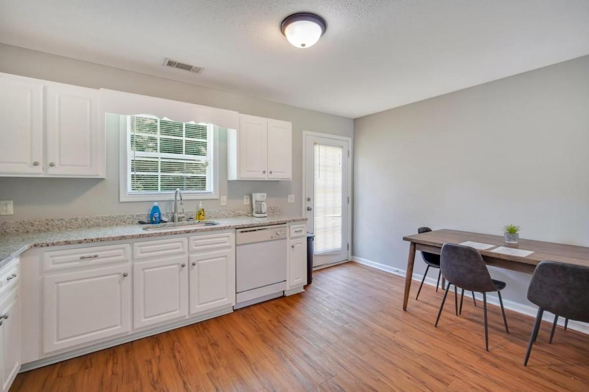 Charming Gray Home- 5 Mins From Gsu! Statesboro Bagian luar foto