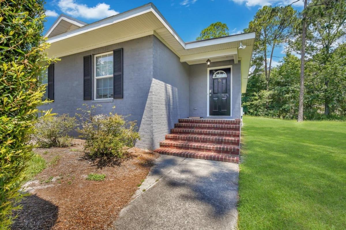 Charming Gray Home- 5 Mins From Gsu! Statesboro Bagian luar foto