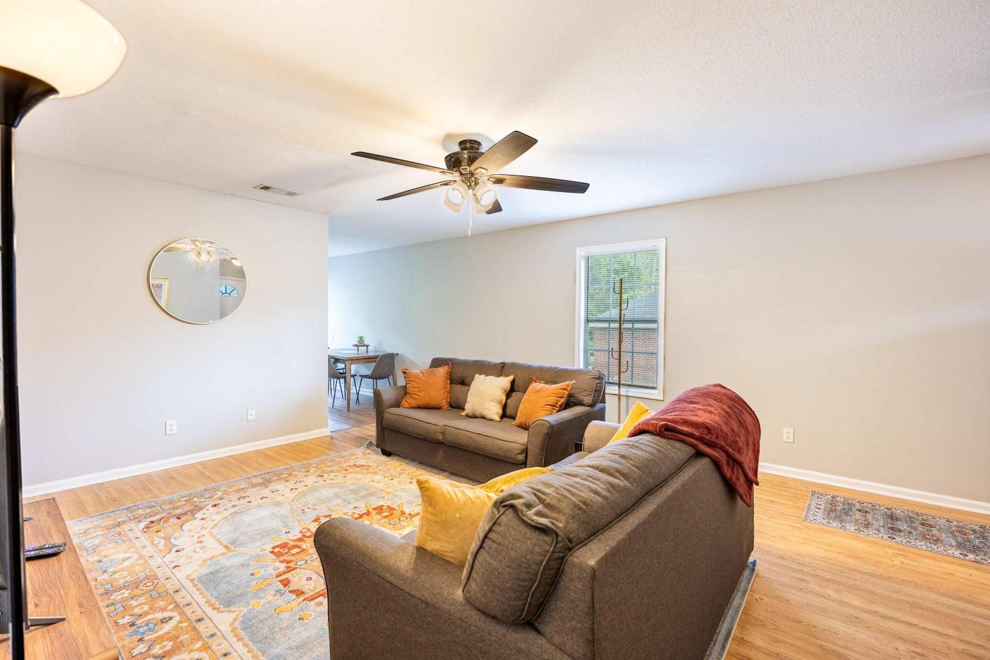 Charming Gray Home- 5 Mins From Gsu! Statesboro Bagian luar foto