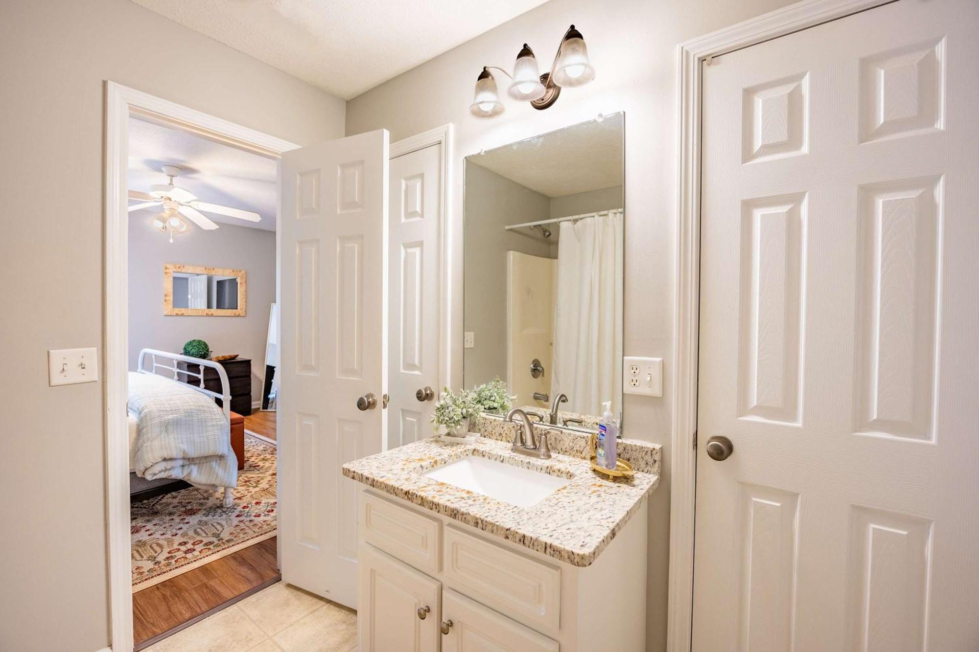 Charming Gray Home- 5 Mins From Gsu! Statesboro Bagian luar foto