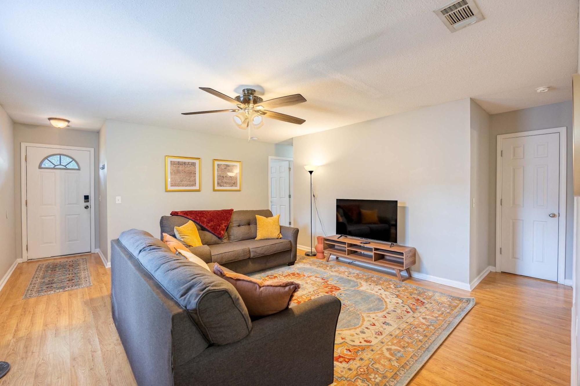 Charming Gray Home- 5 Mins From Gsu! Statesboro Bagian luar foto